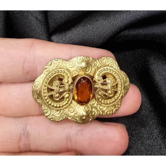 Antique Victorian Ornate Gold-Tone Brooch With Amber Glass Gemstone & Intricate - Picture 5 of 6